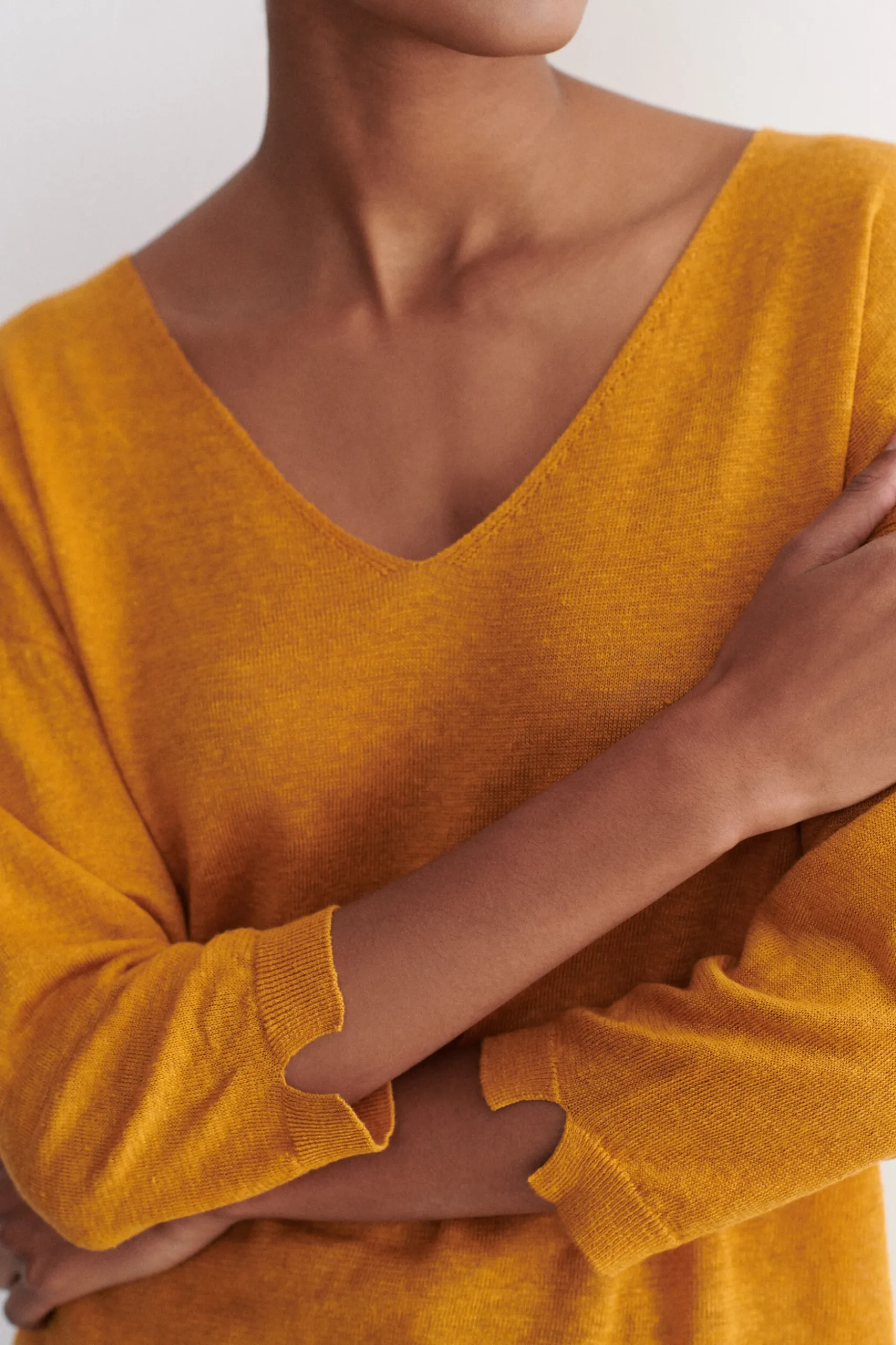 Cheap Pull Alicia Col V 100% Lin Jaune Moutarde Femme Pulls